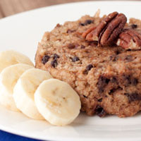 5 Minute Banana Chocolate Chip Quinoa Flake Bake