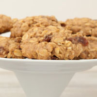 Chewy Oatmeal Raisin Cookies