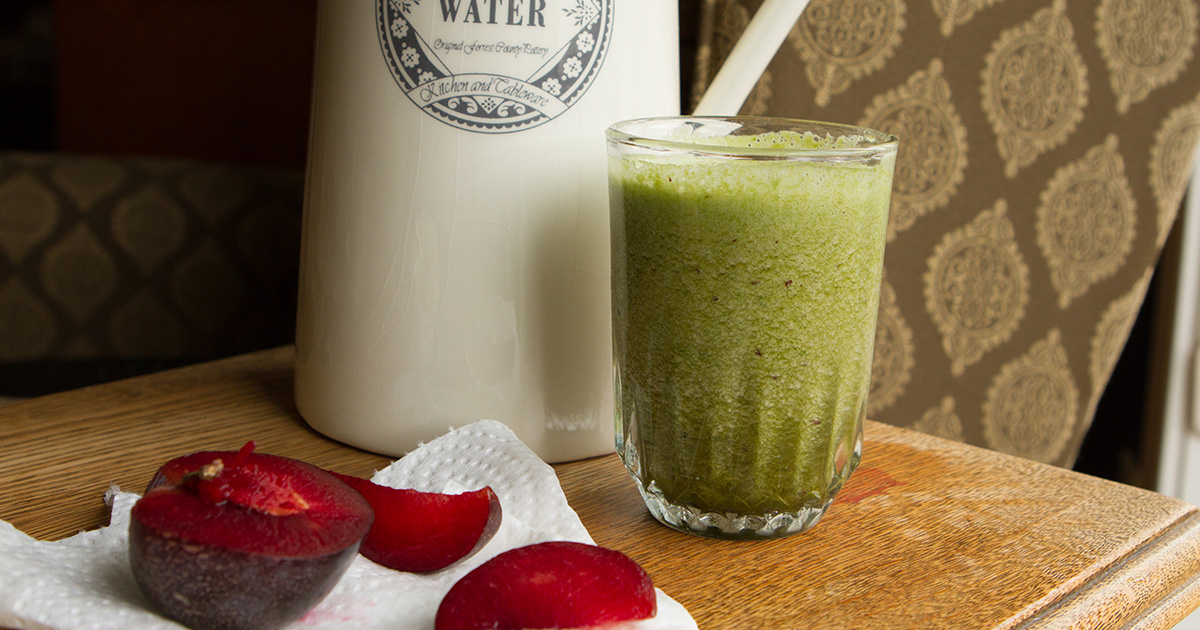 Triple Threat Green Smoothie - Healthful Pursuit