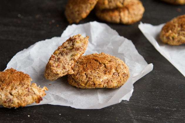 Quinoa Apple Pie Breakfast Cookies from @healthfulpursuit